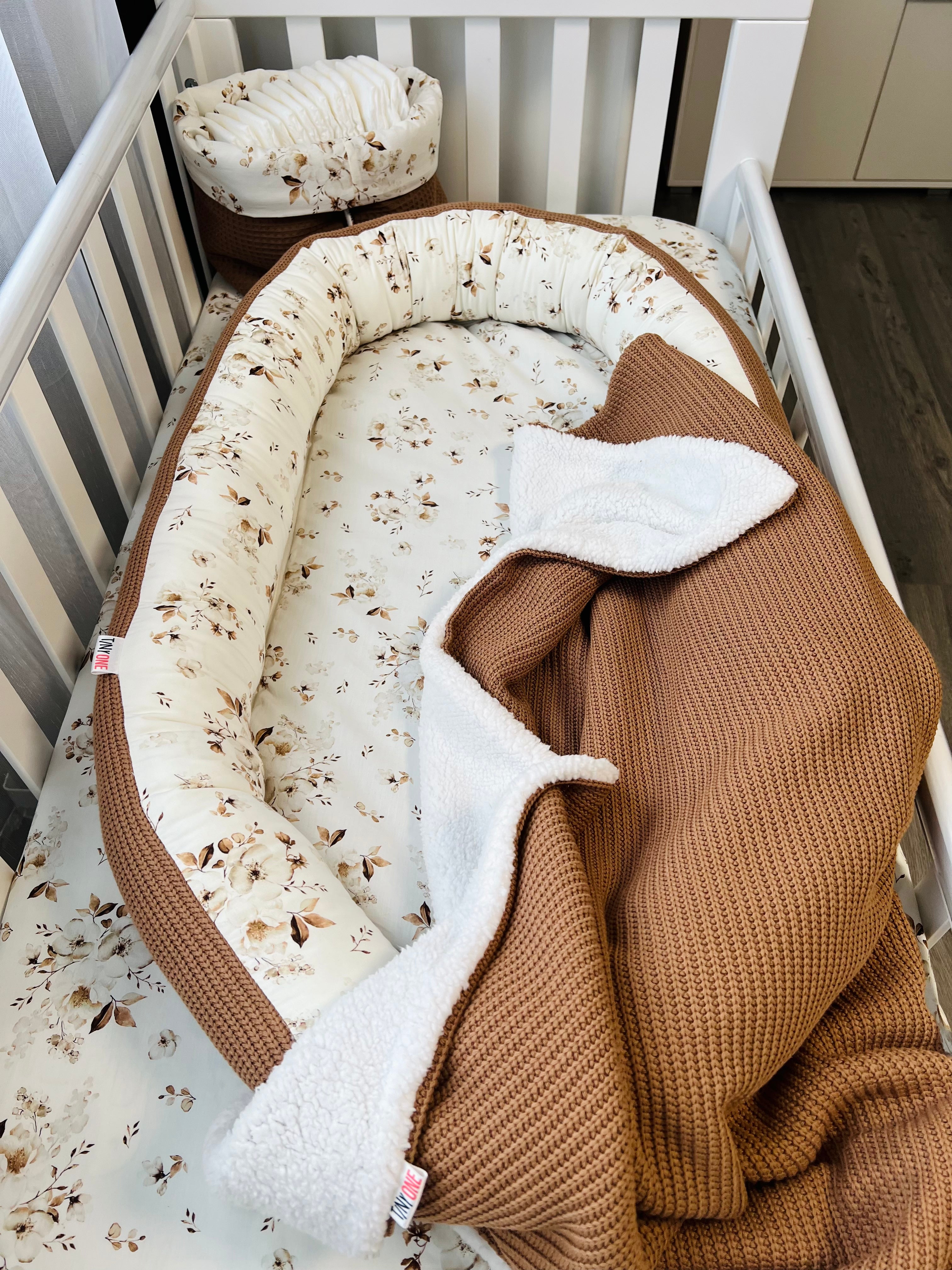 Baby nest crib bumper Jasmine flowers โ TinyOne Shop